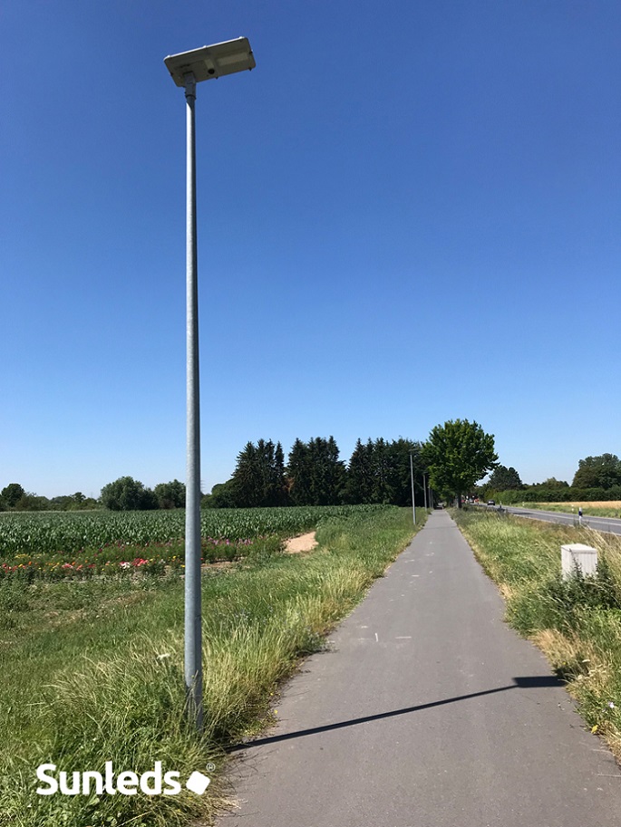 Solar Straßenbeleuchtung als Mastleuchte an Radweg - Referenz SUNLEDS Solar-Straßenbeleuchtung-als-Mastleuchten-an-Radweg-Referenz-SUNLEDS